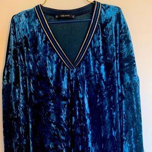 Rich blue velvet mini dress with pockets 😊
